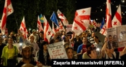 აქციის მონაწილეთა შორის სხვადასხვა თაობის წარმომადგენლები არიან