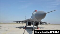 'mig 29' na aerodromu Batajnica