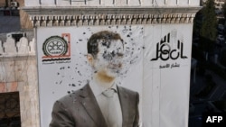 Një portret i Bashar al-Assad i shoshitur nga plumbat në qytetin Hama, Siri.