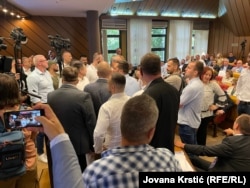 Verbalni sukob odbornika vlasti i opozicije tokom sednice Skupštine Novog Sada, 17. jun 2025.
