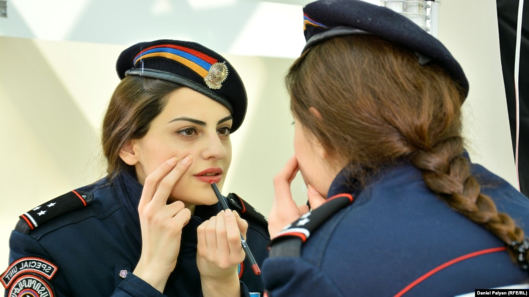 Порно әйеліне тосын сый жасады