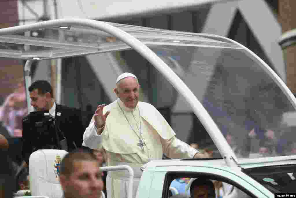 Papa Francisc sosește la Catedrala Sf.Iosif, București, 31 mai 2019