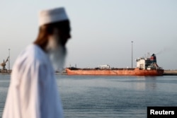 Танкер у Армузскай пратоцы, ілюстрацыйнае фота