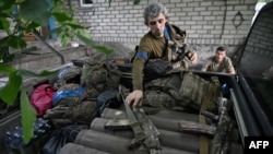 A mortar operator of the 47th Mechanized Brigade of Ukrainian Army prepares to go on a mission in Pokrovsk area in Ukraine's Donetsk region. (file photo)