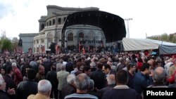 Armenia - The opposition Armenian National Congress (HAK) holds a campaign rally in Yerevan's Liberty Square, 20Apr2012.