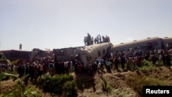 На месте железнодорожной катастрофы в Египте, 26 марта