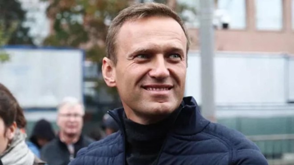 Navalny's Team Targets Putin With New Exposé Ahead Of Planned Protests