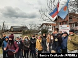 Protest ispred Kliničko-bolničkog centra (KBC) protiv "porodičnog i partijskog zapošljavanja" u Gračanici kod Prištine, 16. marta 2021.