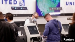 Регистрация авиапассажиров в аэропорту Тампы (Флорида)