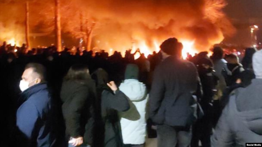 معترضان در شاهین‌شهر اصفهان؛ شامگاه ۱۸ دی