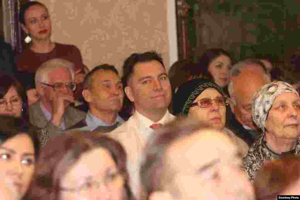 Тамашачылар арасында Камал артисты Фәнис Җиһанша