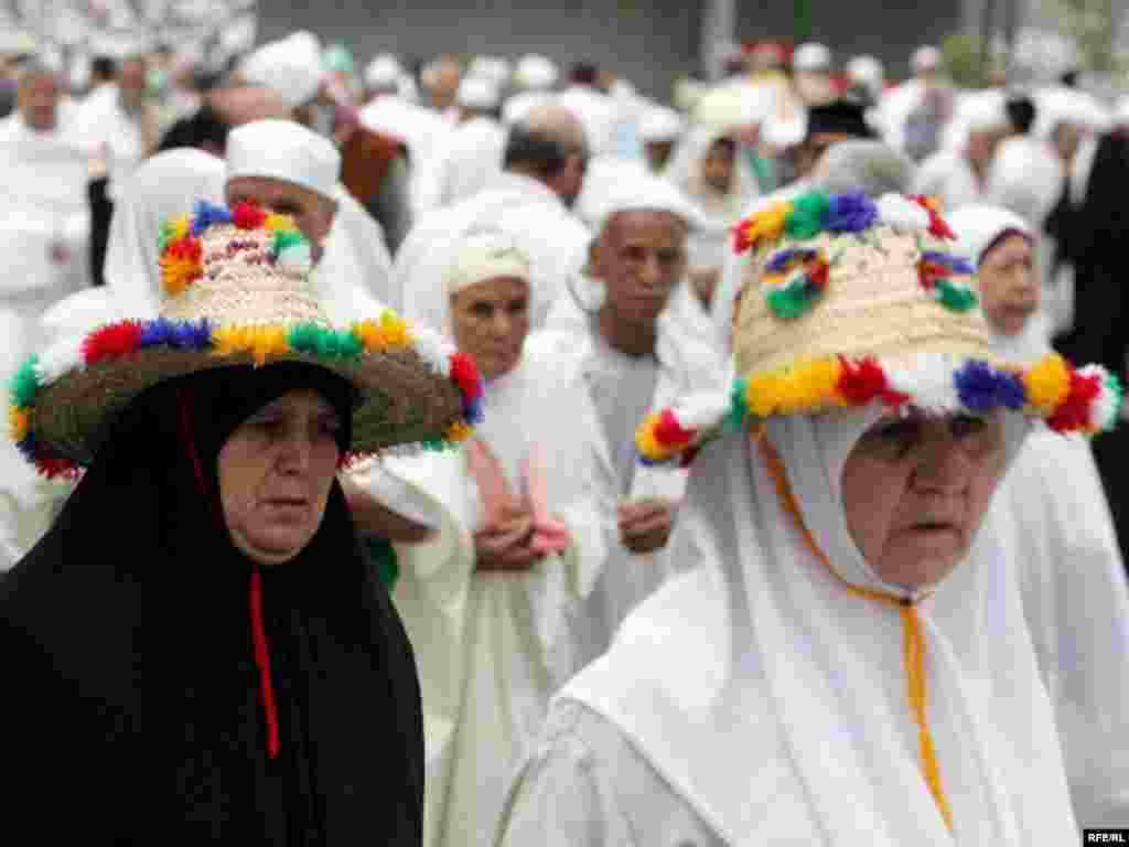In Pictures: What (Not) To Wear To Hajj #8