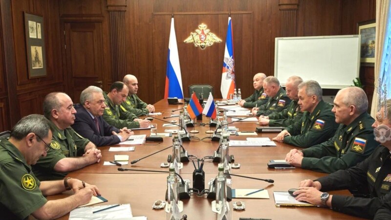 Руководители оборонных ведомств Армении и РФ договорились о необходимых шагах