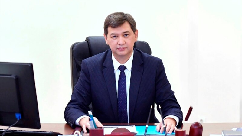 Главный санврач Казахстана получил выговор из-за того, что не носил значок правящей партии 