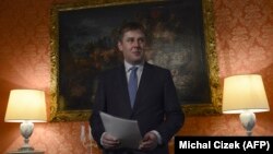 Міністар замежных спраў Чэхіі Томаш Петрычак прамаўляе перад удзельнікамі сьняданку ў францускай амбасадзе ў Празе