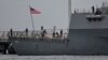 Članovi posade američkog ratnog broda USS Sampson (DDG 102) na Međunarodnom kruzerskom terminalu Amador u Panama Cityju 2. septembra 2025. 