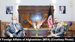 دیدار نماینده ملکی ناتو (چپ) با معین سیاسی وزارت خارجه افغانستان
