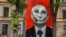 Изображение Владимира Путина в Риге напротив здания посольства России