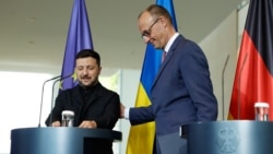 Канцлер Німеччини Фрідріх Мерц і президент України Володимир Зеленський після спільної пресконференції в Офісі канцлера. Берлін, 28 травня 2025 року