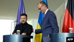 Германиянын канцлери Фридрих Мерц жана Украинанын президенти Владимир Зеленский. Берлин, 28-май, 2025-жыл