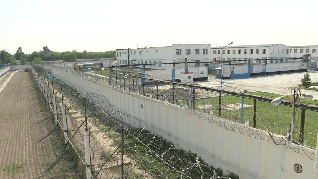 Орыс порносы: Балконда подружкамен айналысу