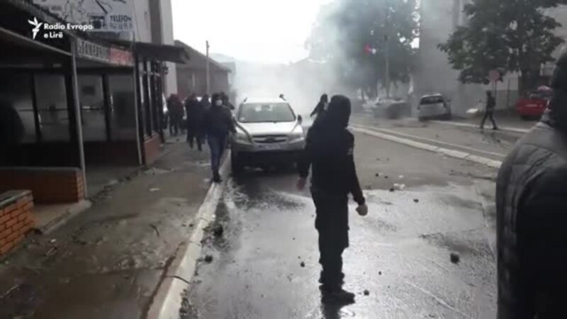 Përleshja mes protestuesve dhe Policisë në Mitrovicë të Veriut