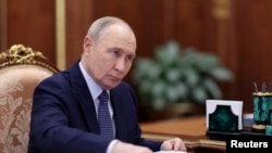 На нараді, присвяченій ситуації на світовому ринку нафти й газу, Путін заявив, що Москва продовжуватиме постачати нафту «надійним» партнерам в Азії, а також членам ЄС Угорщині й Словаччині