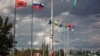 În centrul Tiraspolului, steagurile Rusiei și ale republicilor separatiste din Moldova și Georgia