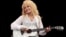 Doli Parton tokom koncerta u Glastonberiju, 29. jun 2014.