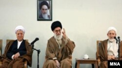 آقای خامنه ای می گوید که «هيچ وضع فوق ‌العاده ‌اي در كشور وجود ندارد.»