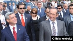 Armenia -- President Serzh Sarkisian (L) and his predecessor Robert Kocharian attend a ceremony marking the 18th anniversary of Nagorno-Karabakh's declaration of independence, 02Sep2009