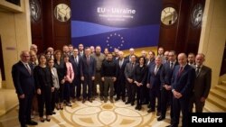 Imagine de grup la reuniunea miniștrilor de Externe ai UE, organizată la Kiev