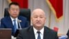 Жеңиш Разаков, артта - Жогорку Кеңештин төрагасы Чыныбай Турсунбеков. 2017.