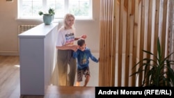 Iulia Nepotu cu fiul Damian