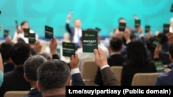 Делегаты предвыборного съезда партии «Ауыл». ЦИК Казахстана допустила к выборам семь партий, среди них ни одной оппозиционной