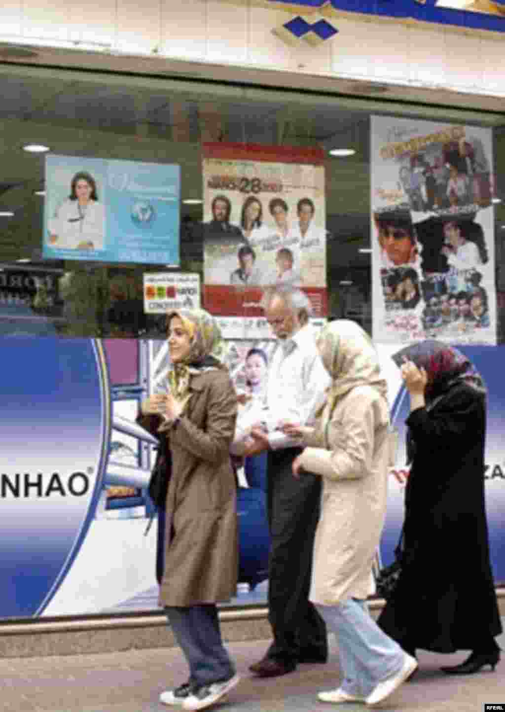 مسافران می گويند هزينه سفر به دبی با رفتن به کيش فرق چندانی ندارد