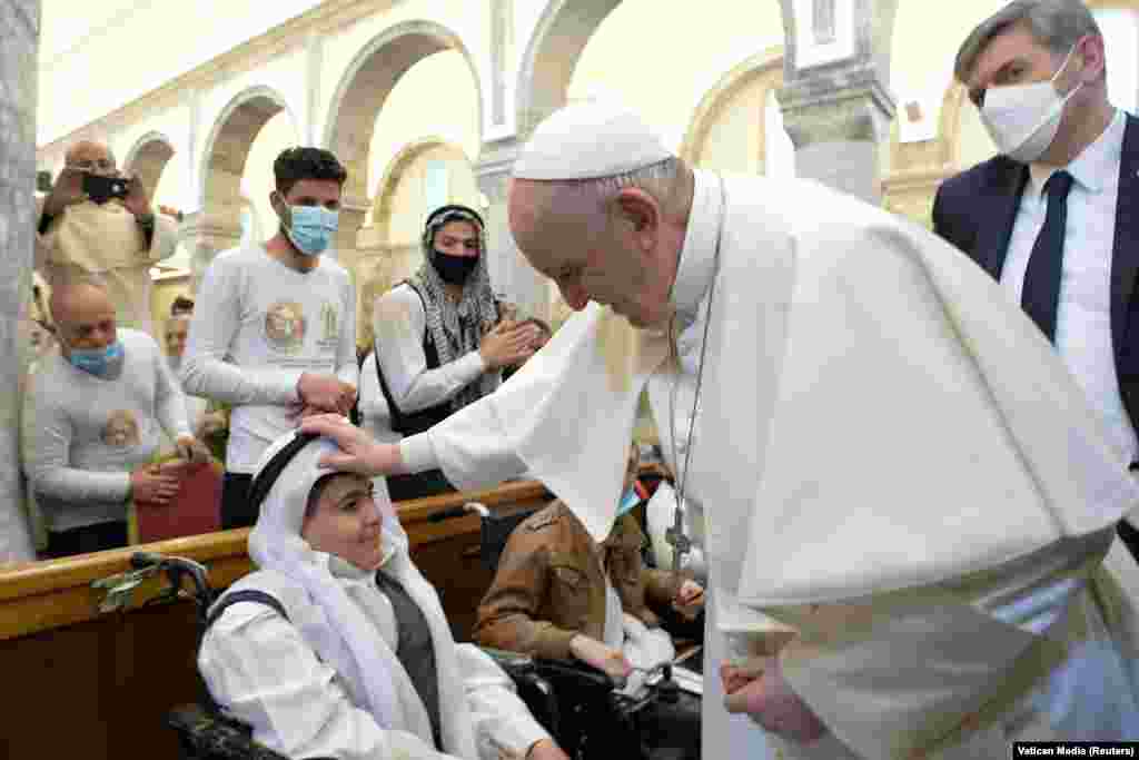 Папа Франциск прибув на молитву до церкви у Каракоші