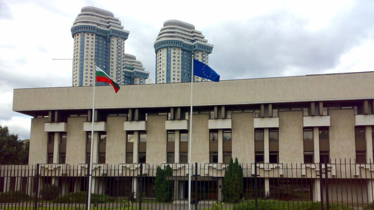 Българското посолство в Москва се оказа замесено в перачницата „Тройка“