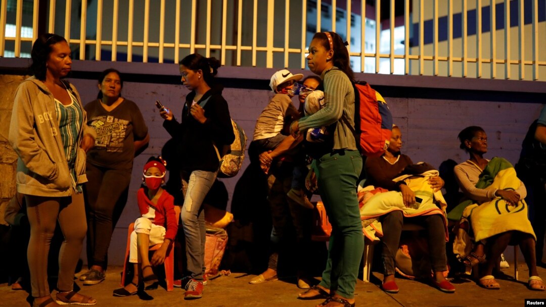 Građani Venecuele koji žele da emigriraju u Peru pokušavaju da stignu u tu zemlju pre subote, 25. avgusta