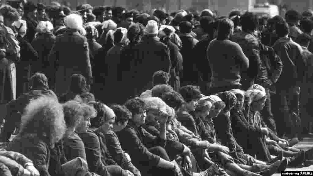 Забастовка рабочих на площади Ленина в Минске. Четвертое апреля 1991 года