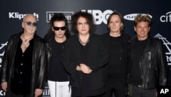 The Cure по време на церемонията за влизането им в Залата на славата на рокендрола