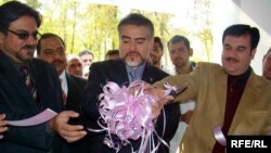 سید محمد امین فاطمی وزیر صحت عامه در حالت افتتاح مرکز تحقیقات طبی عدلی کابل