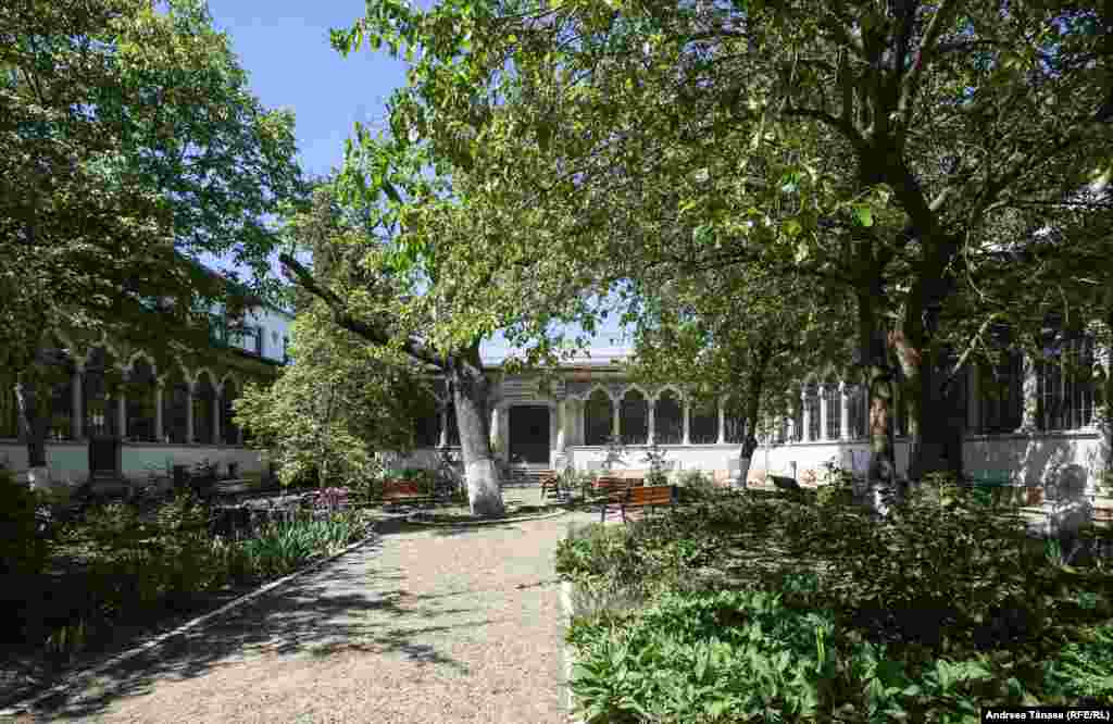 Central School (Școala Centrală) National College, pre-university educational institution in Bucharest, Romania. 
