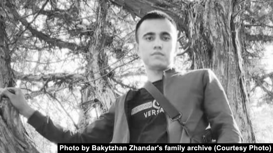 Үлкені бар қара адамның суреті