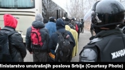 Izbeglice i migranti su u pratnji Žandarmerije autobusima prevezeni u prihvatne centre, 7. februar 2022.