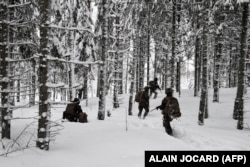 Маневри НАТО в Естонії неподалік міста Реквере в 100 кілометрах від російського кордону. Навчання Winter Camp відбулись в лютому 2022 року