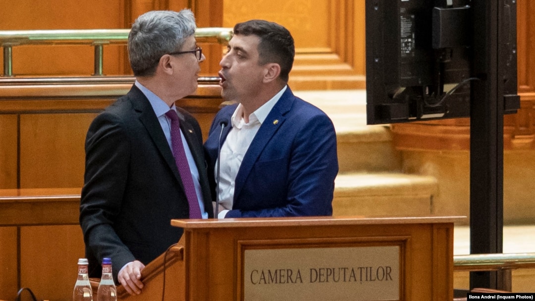 George Simion, liderul AUR, în confruntarea cu ministrul energiei, Virgil Popescu, în Parlamentul României.