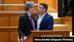 George Simion l-a bruscat pe ministrul Energiei, Virgil Popescu, în timpul discursului acestuia de la moțiunea simplă depuă împotriva demnitarului. Nu e prima reacție de acest gen a liderului AUR.