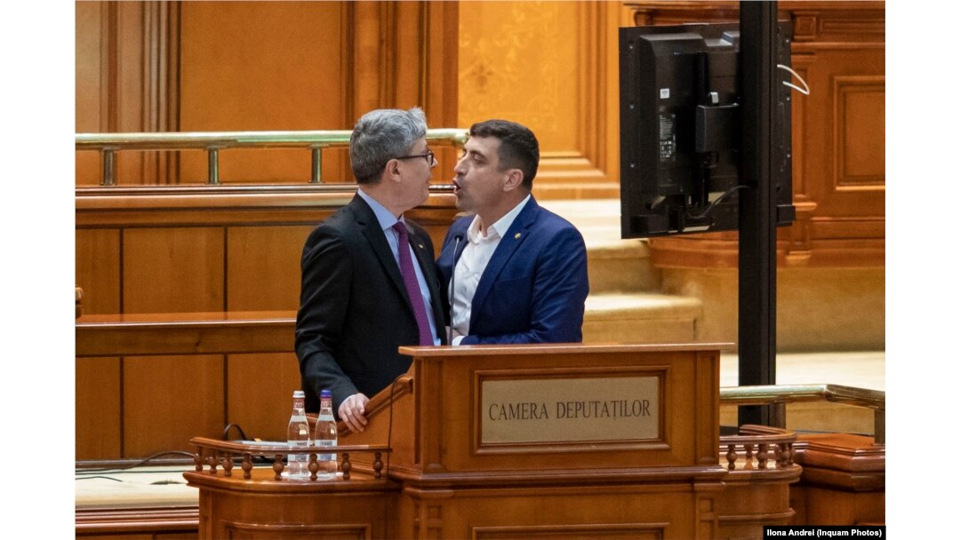 Ministrul Virgil Popescu este atacat constant de PSD, dar și de liderul AUR, George Simion. Popescu conduce ministerul Energiei de la finalul lui 2019.