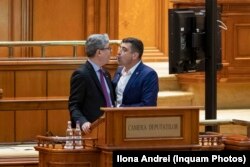 Liderul AUR; George Simion, în timpul agresiunii asupra ministrului Energiei, Virgil Popescu, aflat la tribuna Parlamentului României.